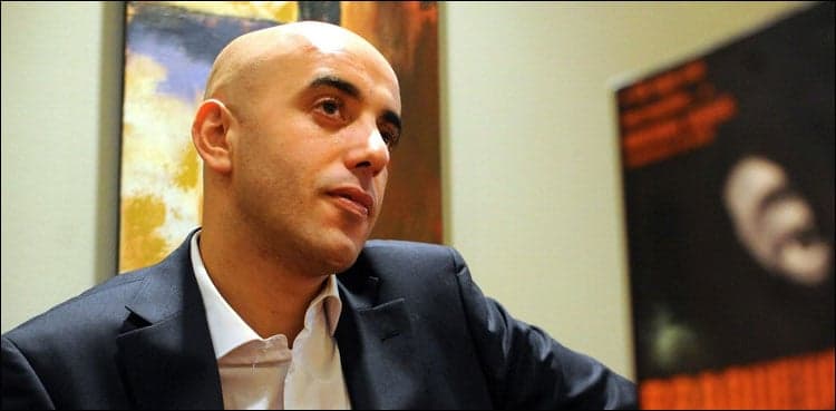 Notorious gangster flees French jail by helicopter