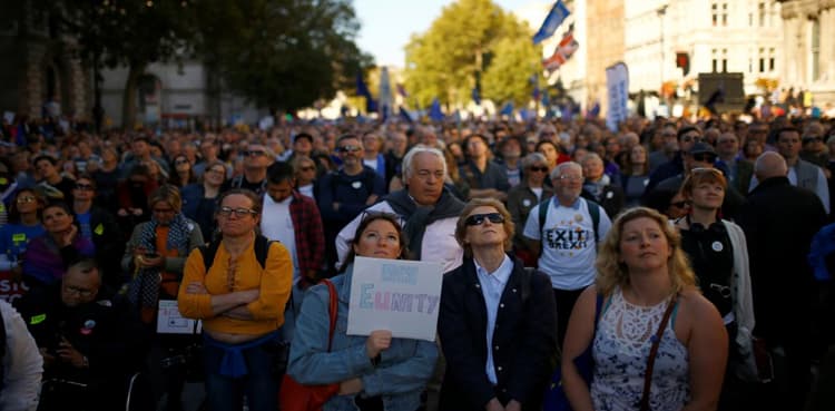 Hundreds of thousands take to streets in London demanding second Brexit vote