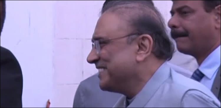 "Who takes JIT seriously!" Zardari smiles off Waseem Badami's question