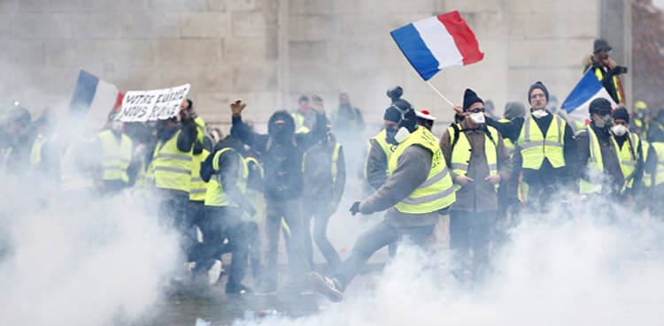 France businesses count costs of violent anti-government protests