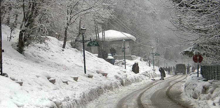 Tourists urged to take precautions as KP braces for rain, snowfall spell