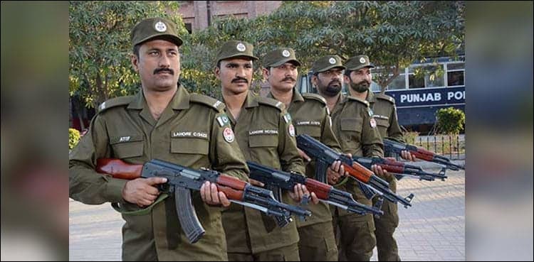 Police officials torture shopkeepers, guards of Lahore mall