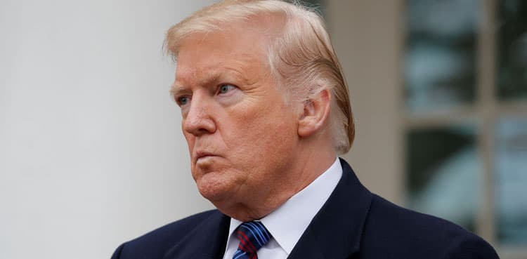 Trump pushes tough line on Mexico at border fence
