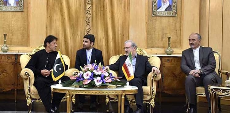 PM Imran Khan arrives in Tehran, receives warm welcome