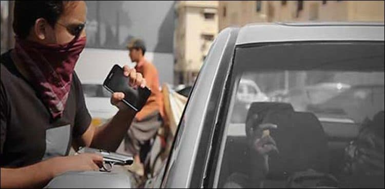 Street crime: 9,664 Karachiites deprived of cellphones in three months