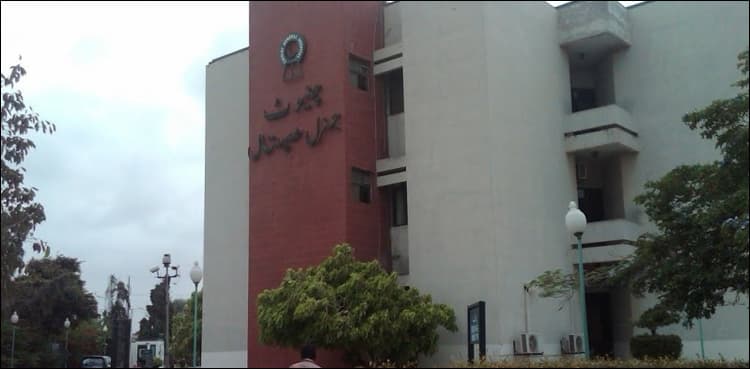 Newborn baby found abandoned outside Chiniot hospital