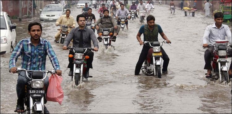 Heavy rain lashes Lahore, adjoining areas