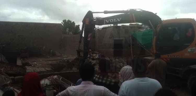 Hundreds of houses razed in anti-encroachment op in Karachi