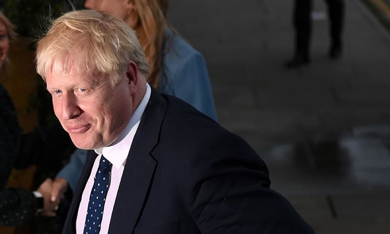 'No-deal Brexit risk must be averted before any move against PM Johnson'