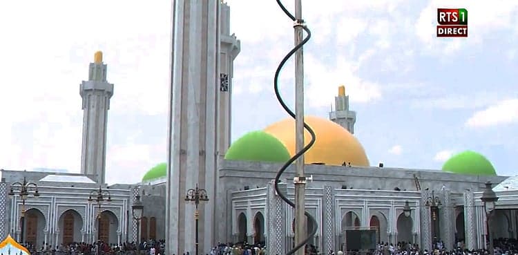 Huge crowds for inauguration of Senegal's mega-mosque