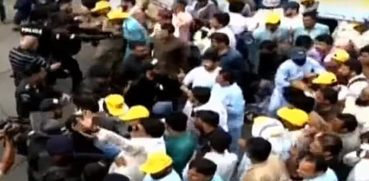 Sindh’s contract teachers call off protest till tomorrow