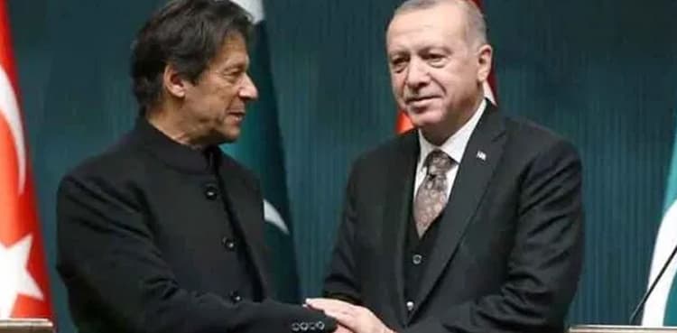 'Pakistanis awaiting to welcome you': PM Khan telephones Erdogan