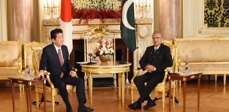 President Arif Alvi meets Japanese Prime Minister Shinzo Abe