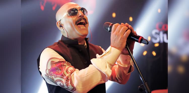 More than 5000 Pakistanis sing 'Dil Dil Pakistan' with Junoon