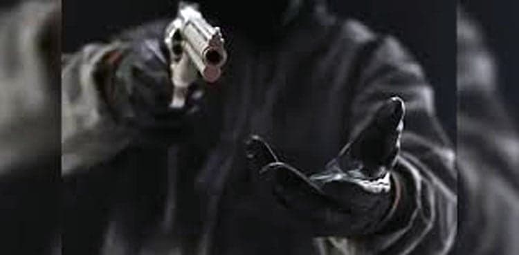 'Unemployed' robbers loot nothing as police probe mysterious dacoity bid in Karachi