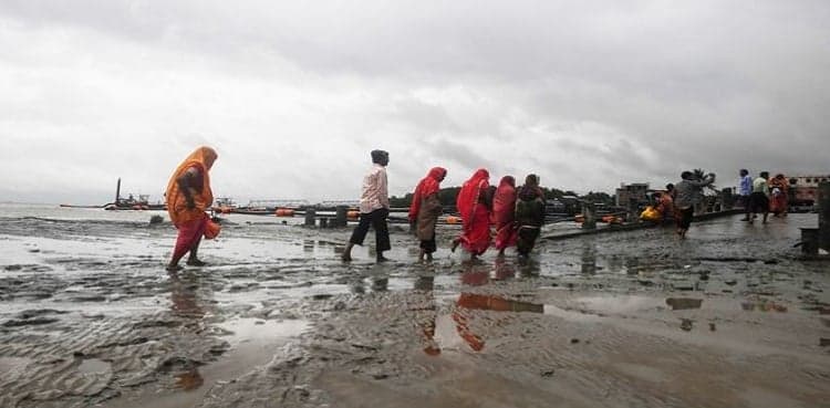 Cyclone Bulbul lashes Bangladesh, killing fisherman and homemaker