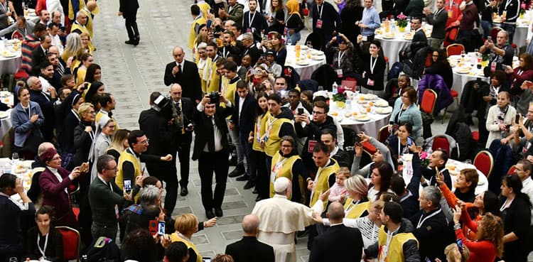Pope hosts meal for 1,500 poor and homeless