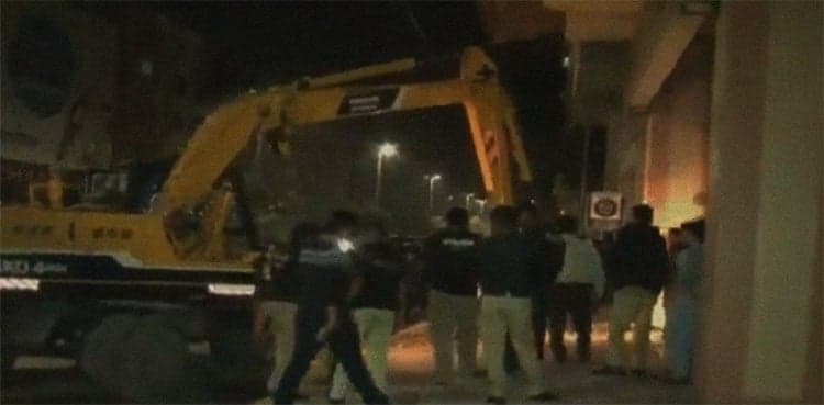 Karachi's anti-encroachment drive faces protesters, LEAs called for help