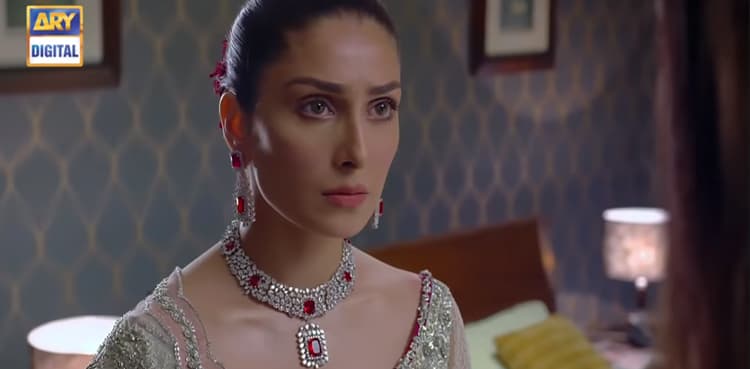 Meray Paas Tum Ho: Ayeza Khan reacts to yet another viral slap