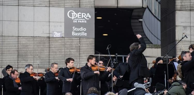 Protest songs: Paris Opera musicians chime in with strike concert