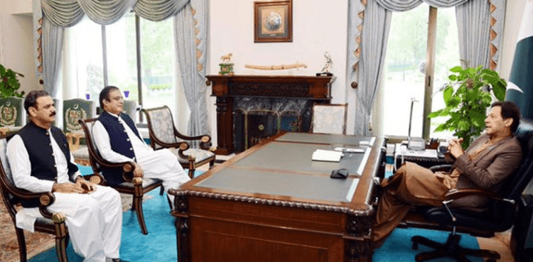 Shibli Faraz, SAPM Asim Bajwa call on PM Imran Khan
