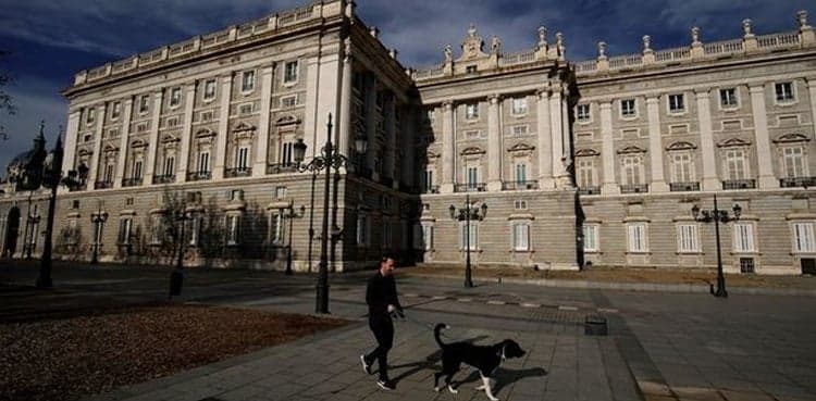 Spain's coronavirus death toll rises by 674 but pace keeps slowing