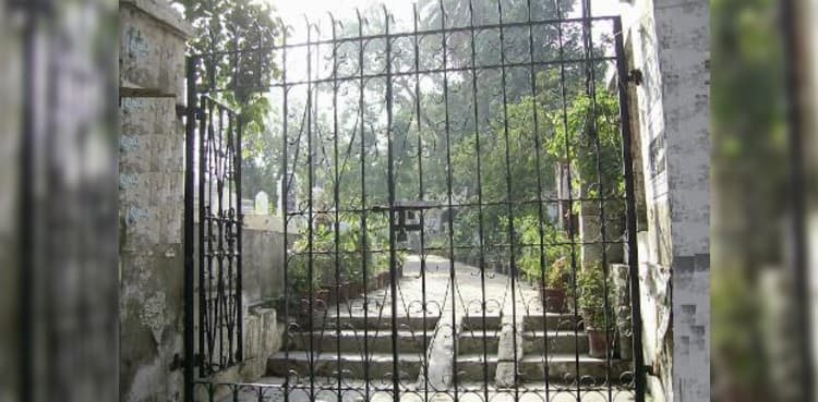 Cemeteries to remain closed tonight in Karachi amid coronavirus threat