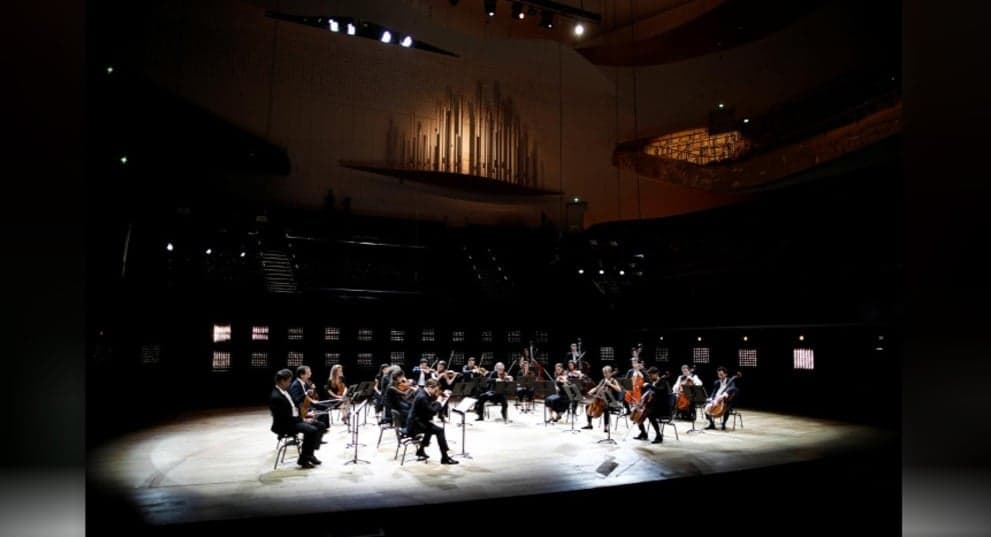 Playing to an empty room: Paris orchestra plays Strauss in COVID-19 era