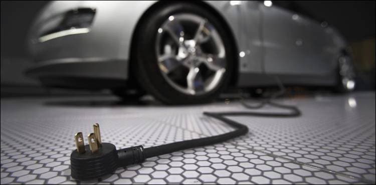 Smog: LHC orders electric vehicle charging facilities at fuel stations