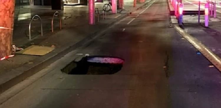Huge sinkhole opens up in middle of busy road, traffic badly effected