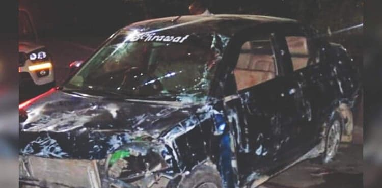 Boy's head severed in Delhi road accident