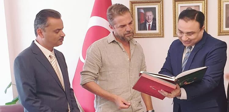 Ertugrul star Engin Altan Düzyatan wishes Pakistani fans on Independence Day