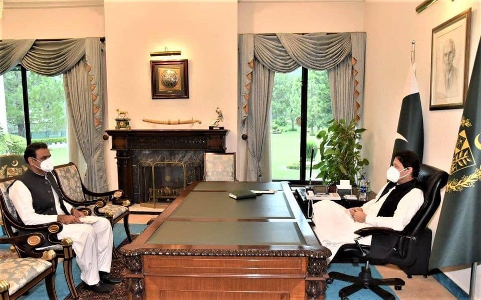 PM Imran refuses to accept Bajwa's resignation as SAPM