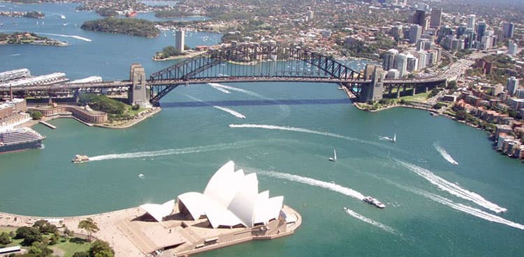 Qantas sightseeing flight to nowhere sells out in ten minutes