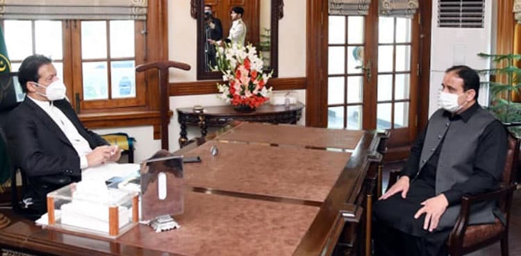 PM Imran, CM Buzdar discuss prices, availability of food items in Punjab
