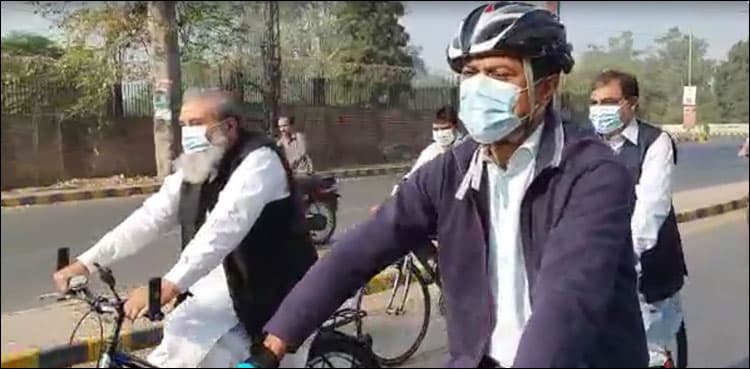 Looming smog: Govt officials ride bicycles while commuting to offices
