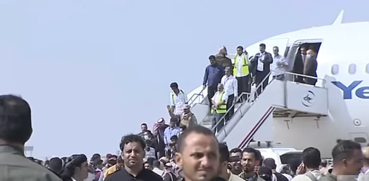 Aden airport blasts kill 26 as Yemen govt plane arrives