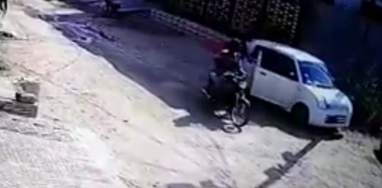 Street criminals in garb of food delivery riders loot citizen in Karachi
