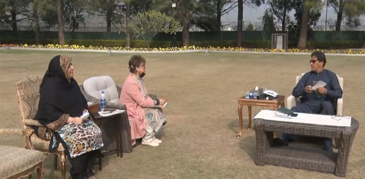 PM Khan lauds women parliamentarians' role in solving problems of masses