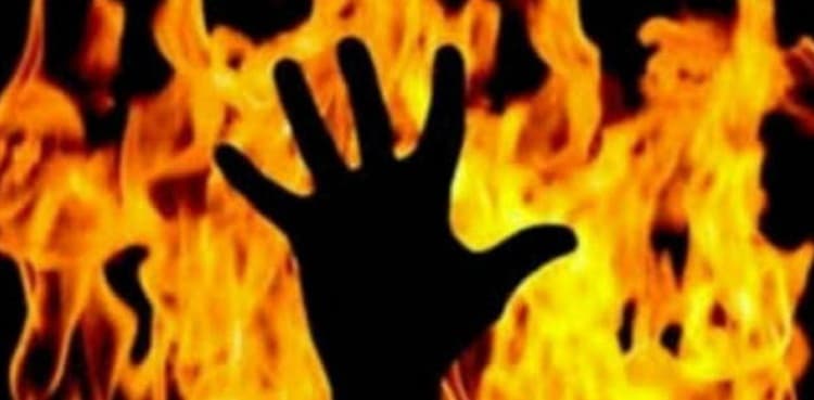 Woman sets two minor sons ablaze in Lahore
