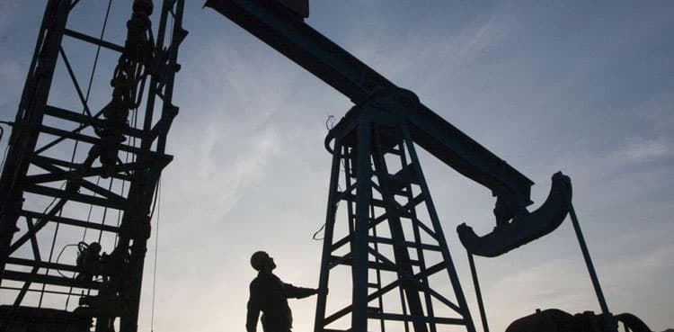 Oil gains as US production slowly returns after freeze