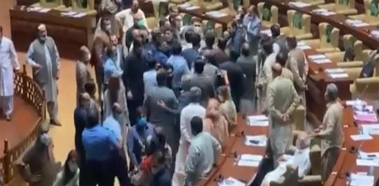 PTI MPAs attack enraged party lawmakers in Sindh Assembly
