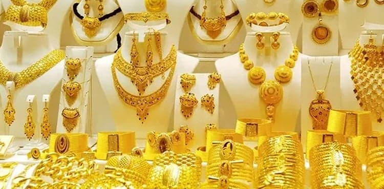 Gold prices fall in local market