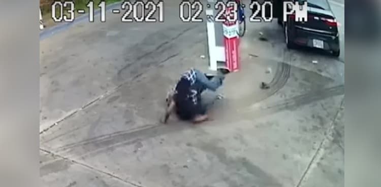 WATCH: 82-year-old man fights off young carjacker, saves his car