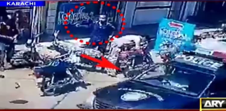 CCTV footage shows police inaction against dacoits busy in looting citizen