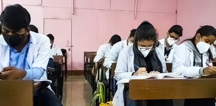 Medical colleges, universities to reopen across Punjab from June 7