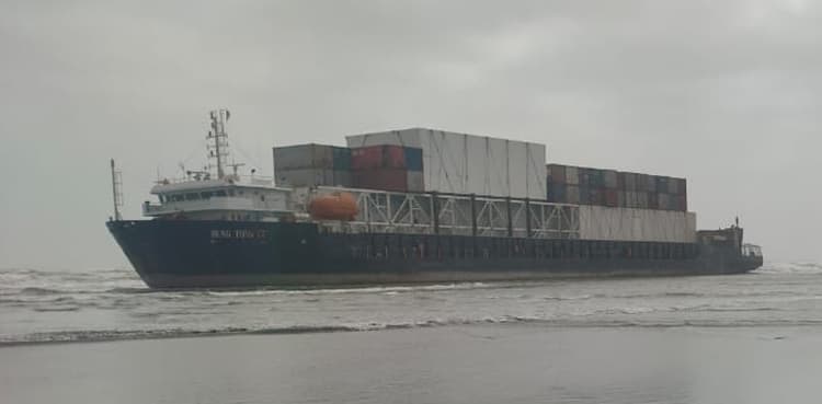 Minimize pollution risk! Navy chief orders MDRC amid ship grounding