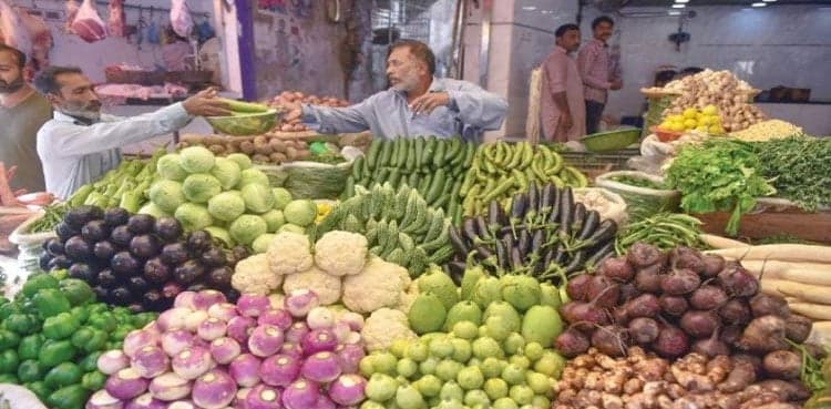 Sindh makes vaccination certificate necessary for vegetable markets' visits