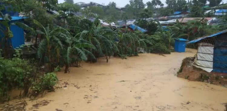 Tidal waves flood 12 villages along Gharo Creek, leave people stranded