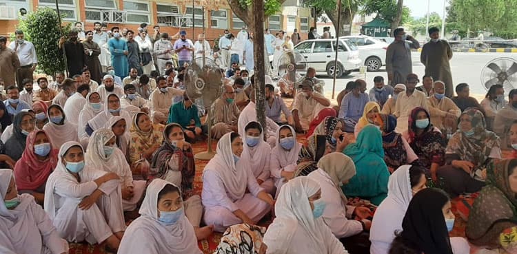 Health workers announce protest against non-payment of Covid risk allowance